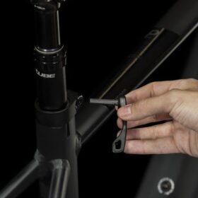 CUBE VTC Électrique – TOURING HYBRID Pro 625 – 2024 – black / metal