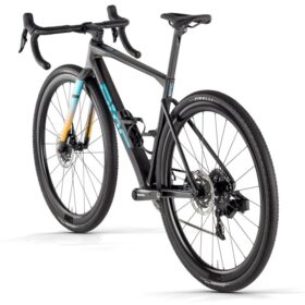 BMC Vélo Gravel Carbone – KAIUS 01 TWO – 2024 – carbon black / brushed blue