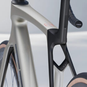 Trek Vélo de Route Carbone – MADONE SL 7 GEN 8 – 2025 – Matte Lunar Silver