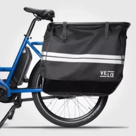 Grand espace de chargement (sacoches ouvertes)