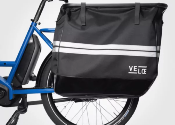 Grand espace de chargement (sacoches ouvertes)